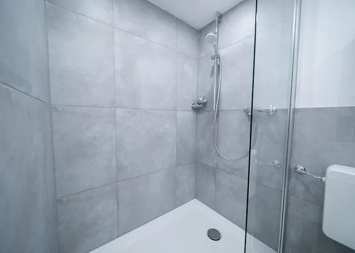 - With Kitchen - Balcony - Fair Appartement Neuss